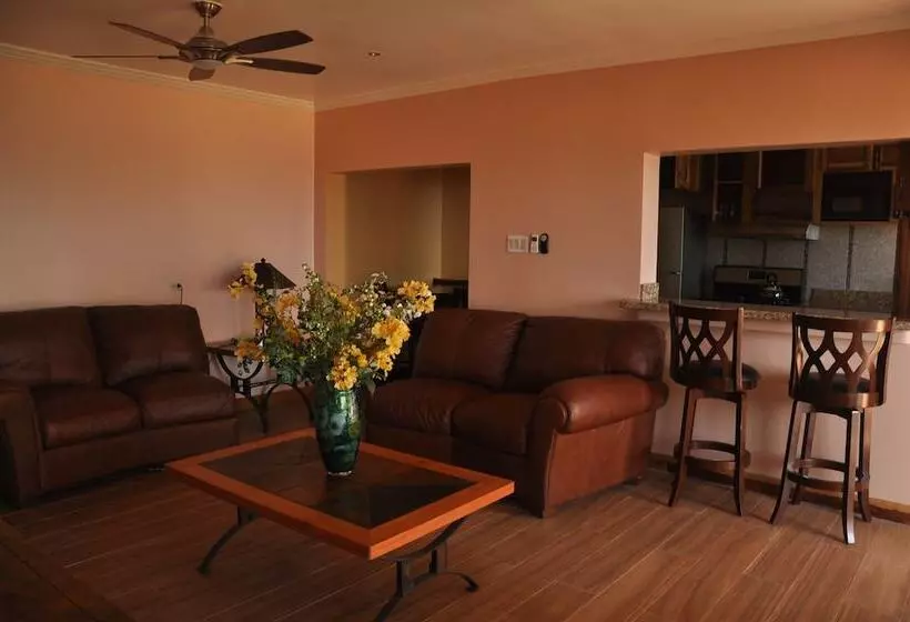 هتل Sun Rise Condos By The Vacation Casa