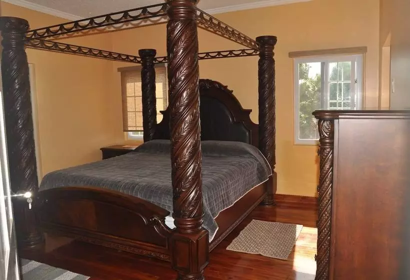 هتل Sun Rise Condos By The Vacation Casa