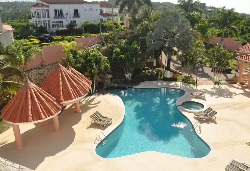 هتل Sun Rise Condos By The Vacation Casa