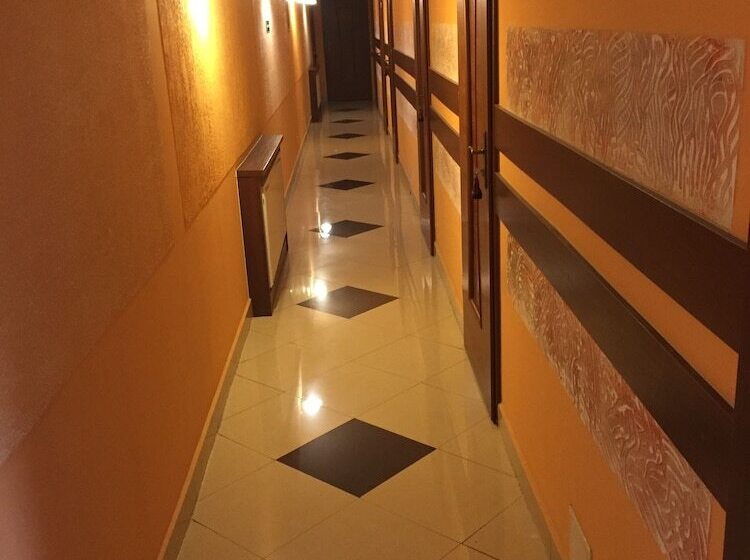 בית מלון כפרי Zajazd Namysłowiak