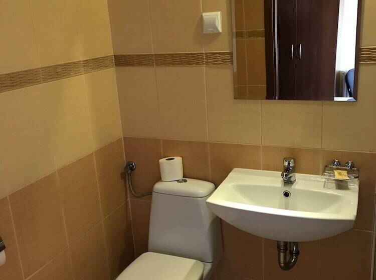 בית מלון כפרי Zajazd Namysłowiak