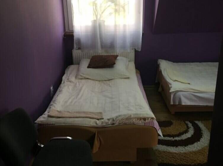 בית מלון כפרי Zajazd Namysłowiak