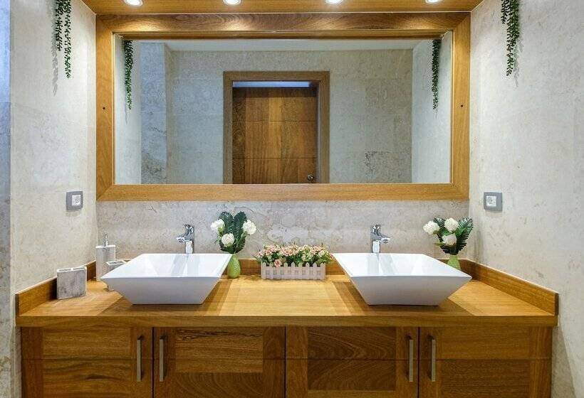 Nicole Apthotel Penthouse