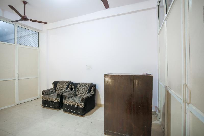 Oyo 70819 Hotel Royal King