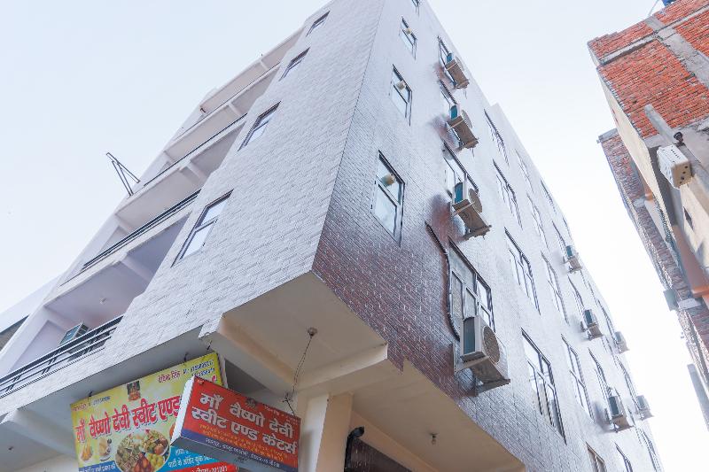 Oyo 70819 Hotel Royal King