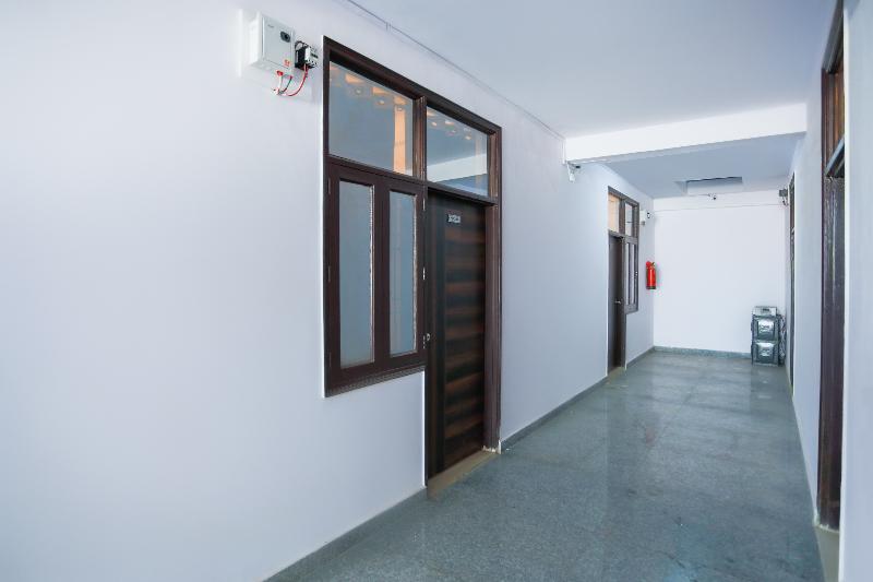 Oyo 70819 Hotel Royal King