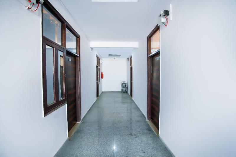 Oyo 70819 Hotel Royal King