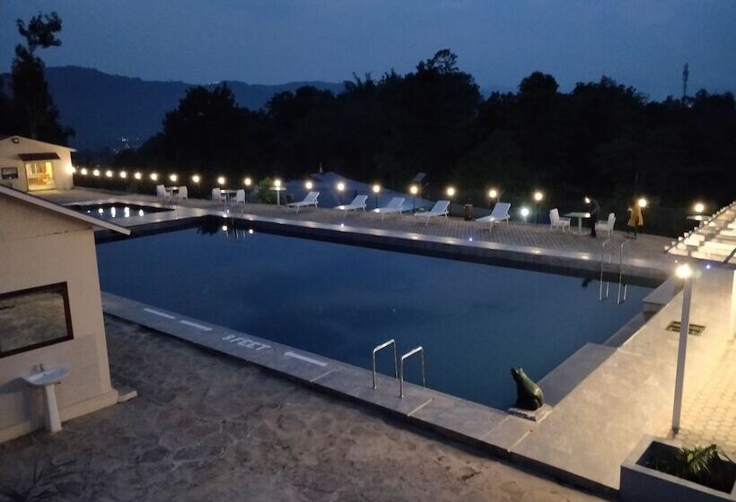 هتل Seven Lakes Resort