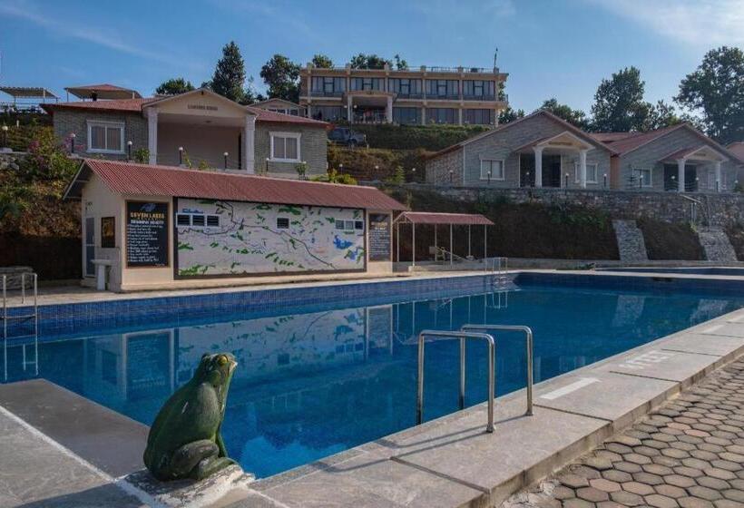 هتل Seven Lakes Resort