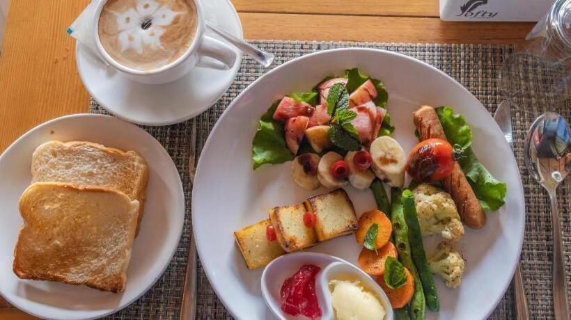 هتل Seven Lakes Resort