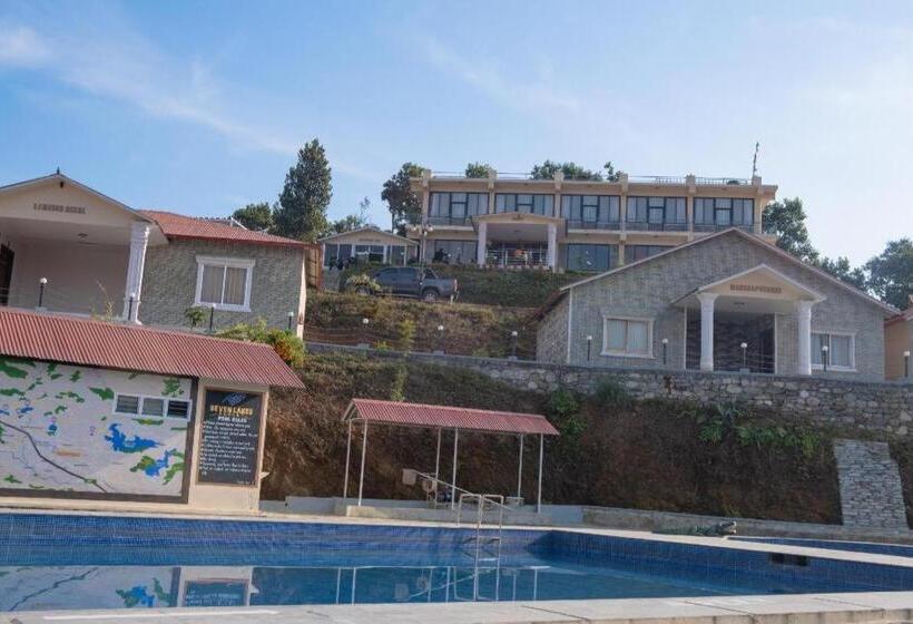 هتل Seven Lakes Resort