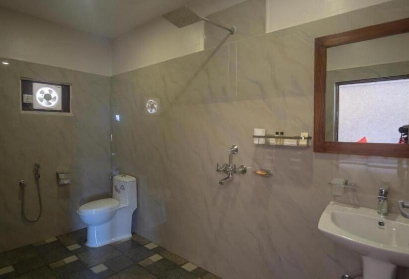 هتل Seven Lakes Resort