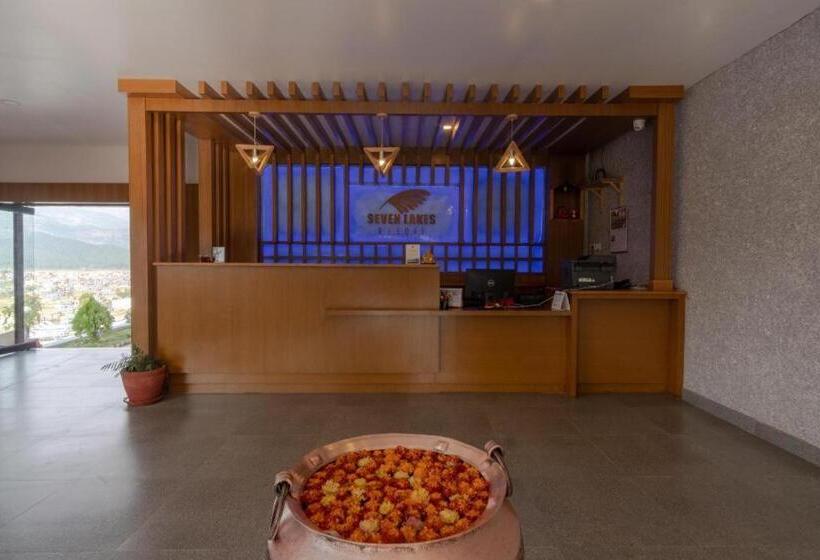 هتل Seven Lakes Resort