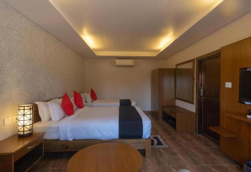 هتل Seven Lakes Resort