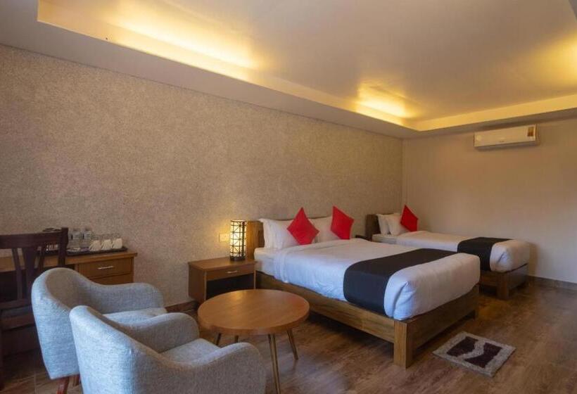 هتل Seven Lakes Resort