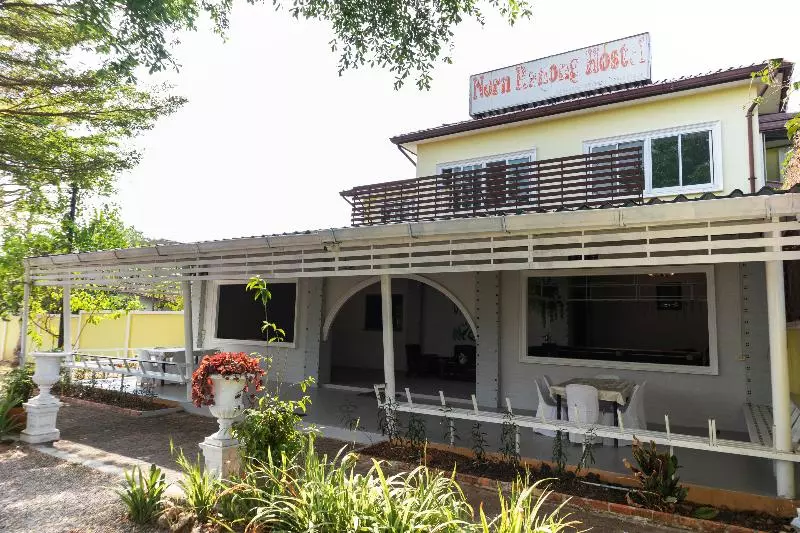 هتل Greenery Home By Oyo Rooms