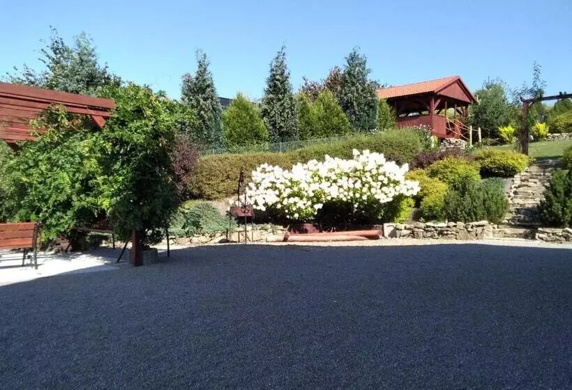 ホテル Agroturystyka U Rysia