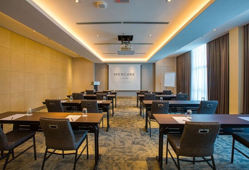 בית מלון כפרי Mercure Living Putrajaya