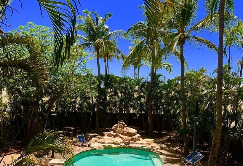 בית מלון כפרי Roey Backpackers & Party Bar