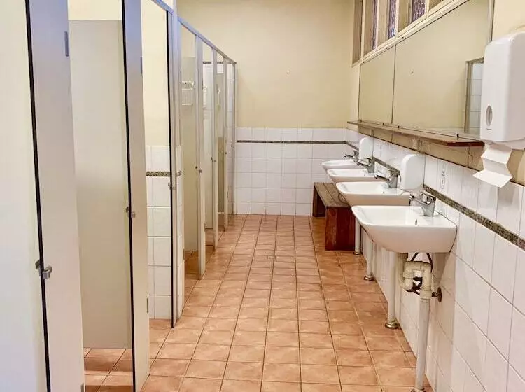 ホテル Roey Backpackers & Party Bar