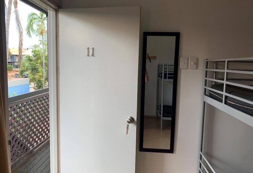 בית מלון כפרי Roey Backpackers & Party Bar