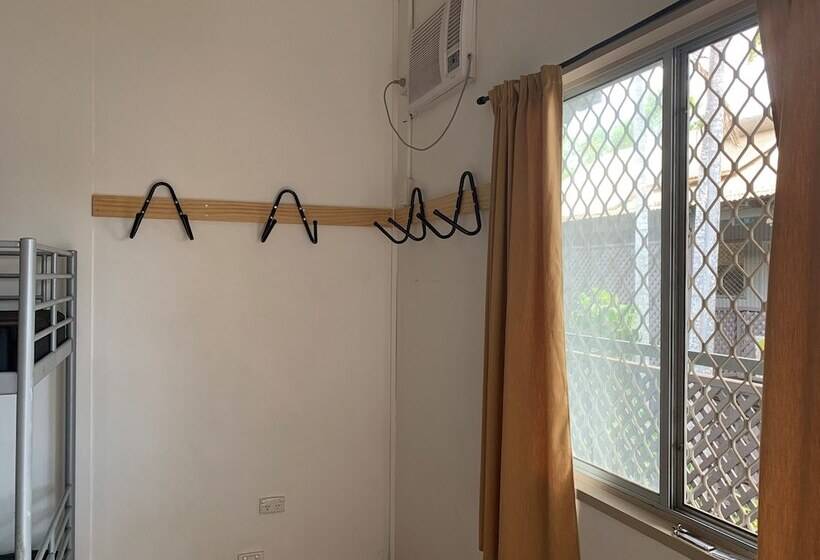 בית מלון כפרי Roey Backpackers & Party Bar