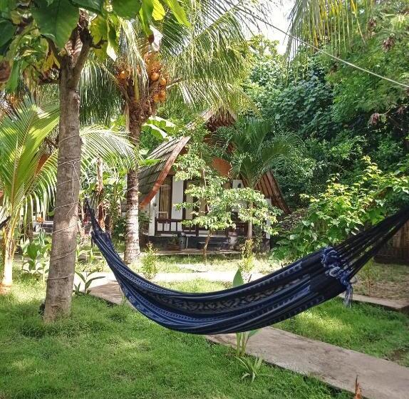 پانسیون Follow The Rabbit Bungalow