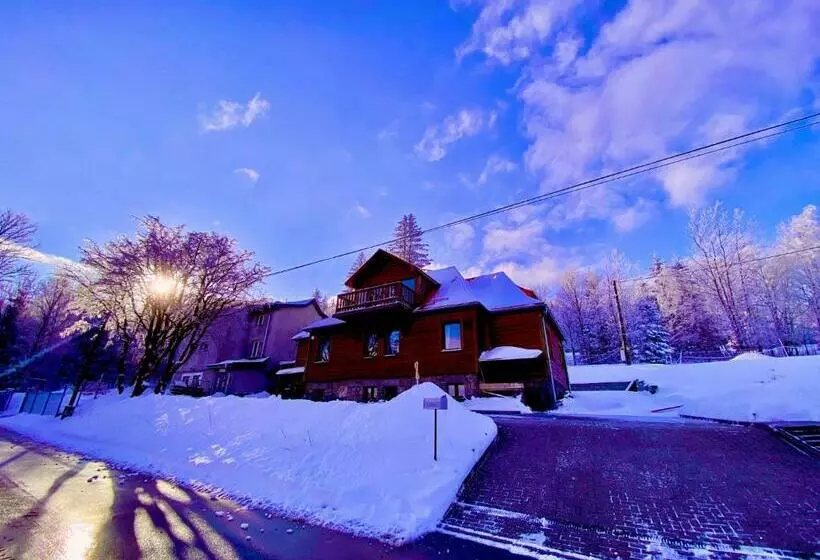 Majatalo Leonardo Guesthouse