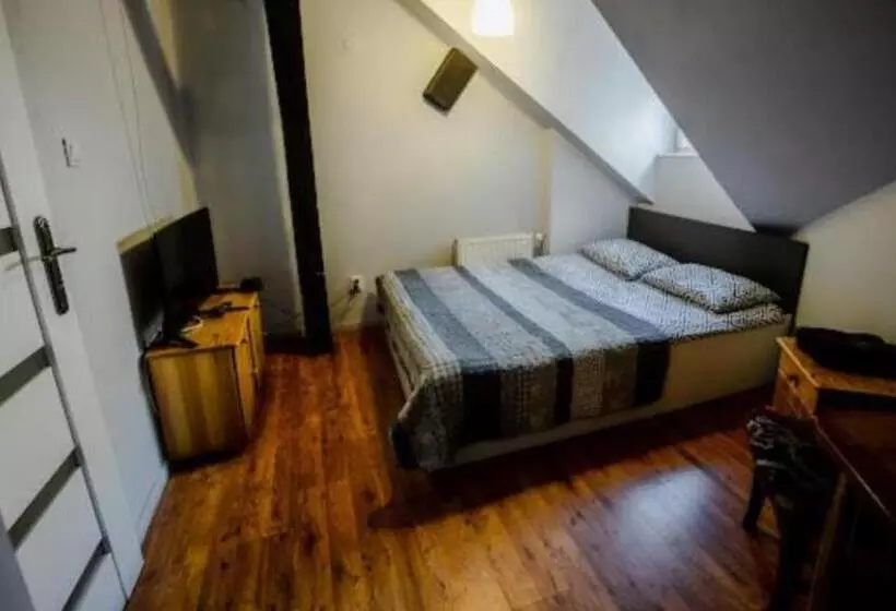 Majatalo Paris Rynek Centrum &parking