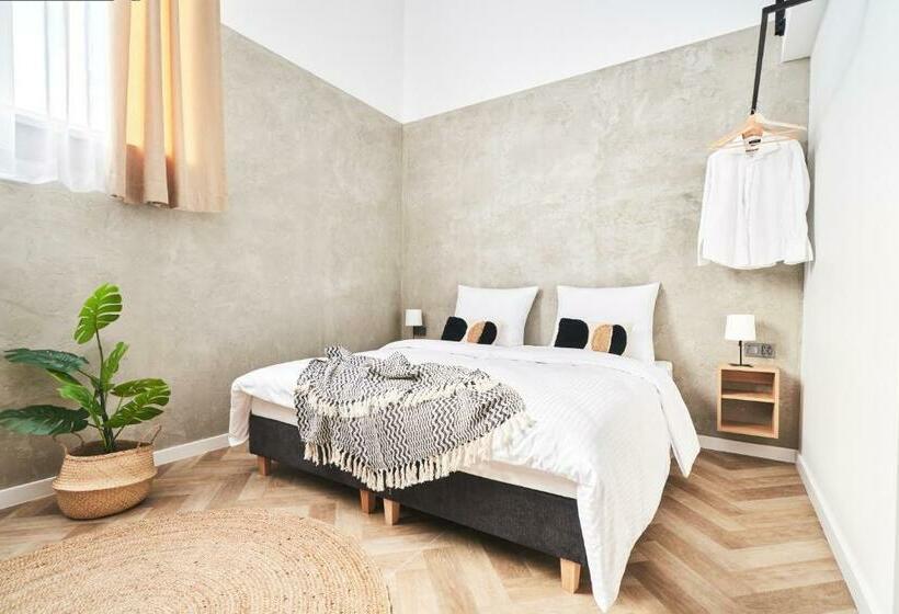 호스텔 Na Fursie Apartments & Rooms