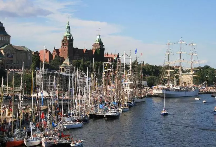 هاستل Studencki Dom Marynarza Pasat