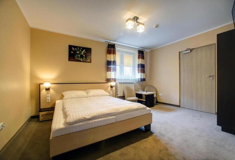 호스텔 Zajazd Sanocki