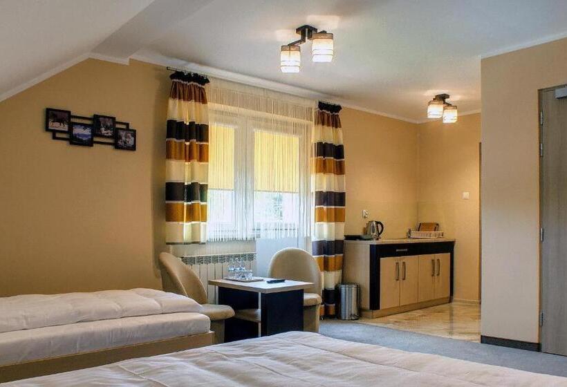 호스텔 Zajazd Sanocki