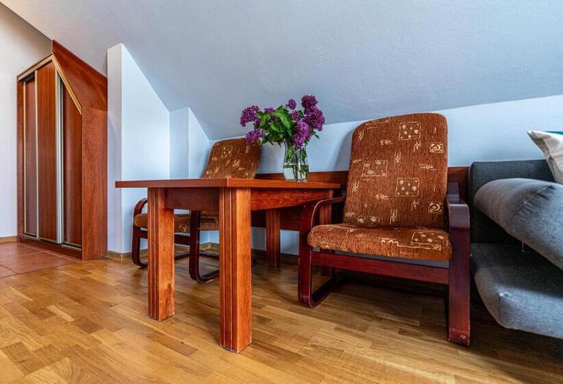 ベッドアンドブレックファースト Willa Serafin