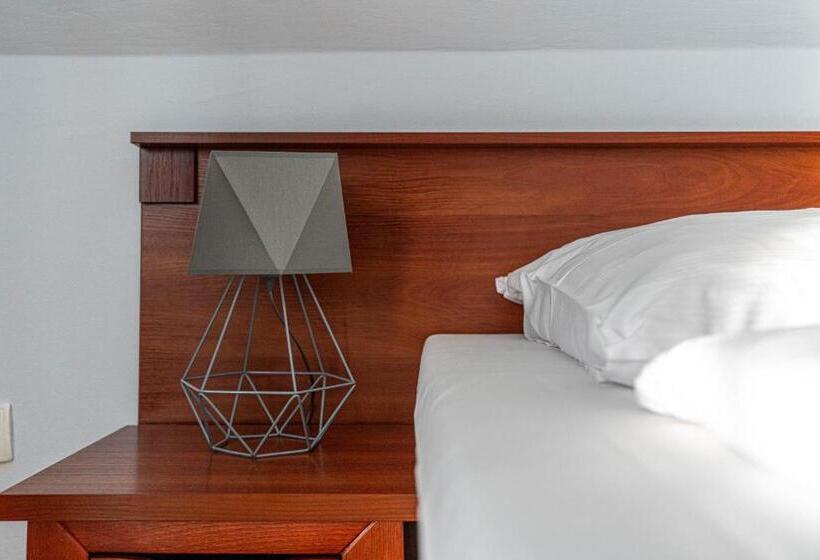 ベッドアンドブレックファースト Willa Serafin