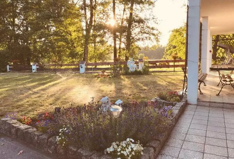 Hotelli Agroturystyka Nad Stawem
