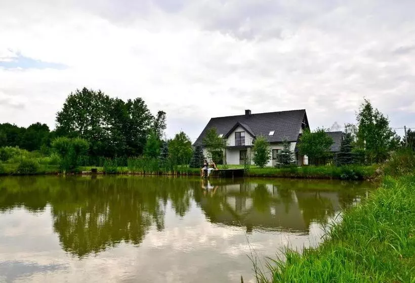 ホテル Agroturystyka Nad Stawem