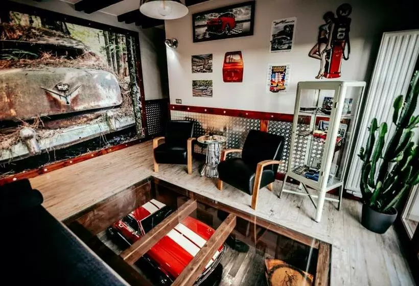 Hotelli Jantarvia Car Museum , Pasja I Wypoczynek Noclegi Z Klimatem