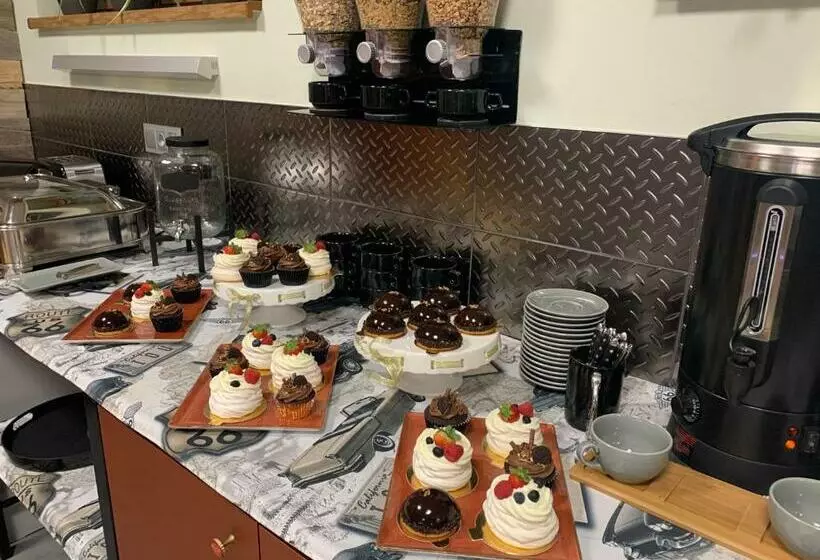 Hotelli Jantarvia Car Museum , Pasja I Wypoczynek Noclegi Z Klimatem