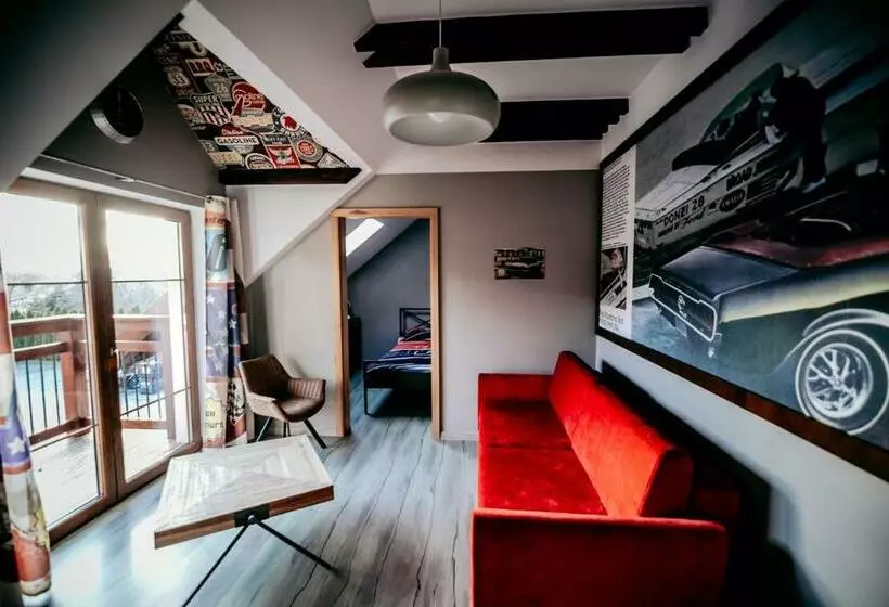 Hotelli Jantarvia Car Museum , Pasja I Wypoczynek Noclegi Z Klimatem