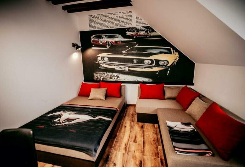 Отель Jantarvia Car Museum , Pasja I Wypoczynek Noclegi Z Klimatem