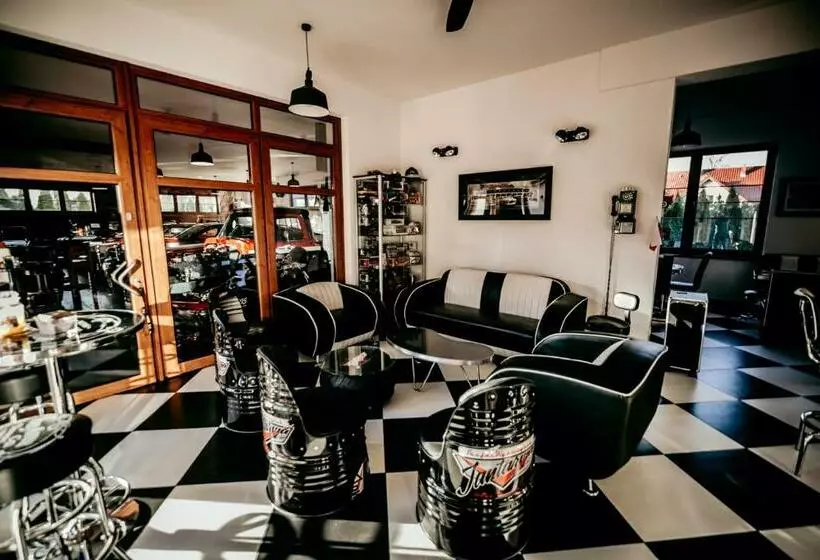 Hotelli Jantarvia Car Museum , Pasja I Wypoczynek Noclegi Z Klimatem