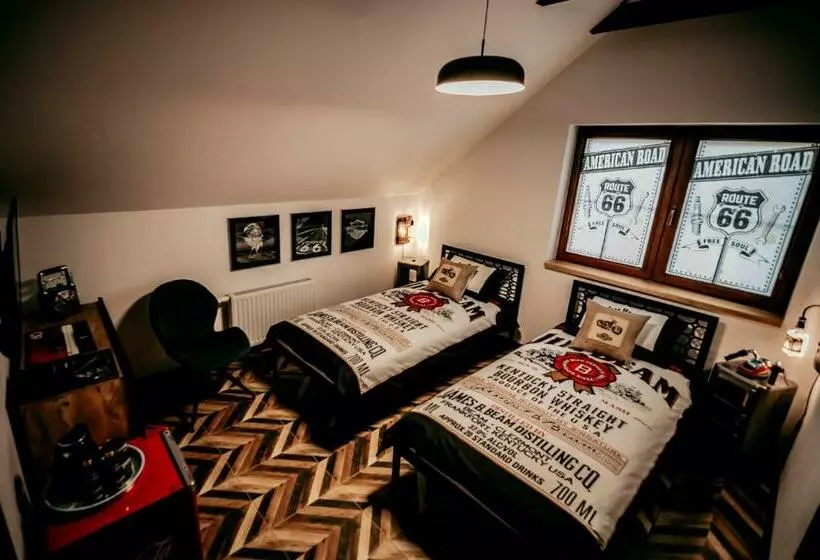 Hotelli Jantarvia Car Museum , Pasja I Wypoczynek Noclegi Z Klimatem