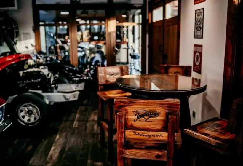 Hotelli Jantarvia Car Museum , Pasja I Wypoczynek Noclegi Z Klimatem
