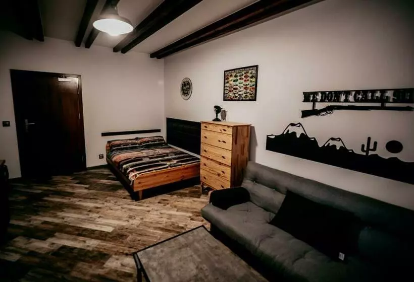 Hotelli Jantarvia Car Museum , Pasja I Wypoczynek Noclegi Z Klimatem