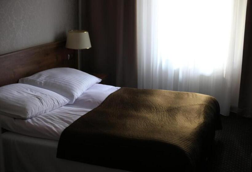 ホテル Pod Różami