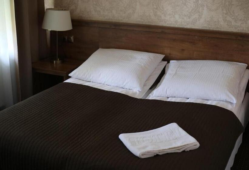 ホテル Pod Różami