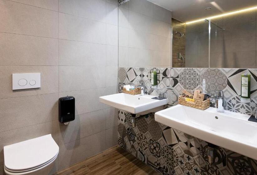 Ilkus Hotel & Restaurant