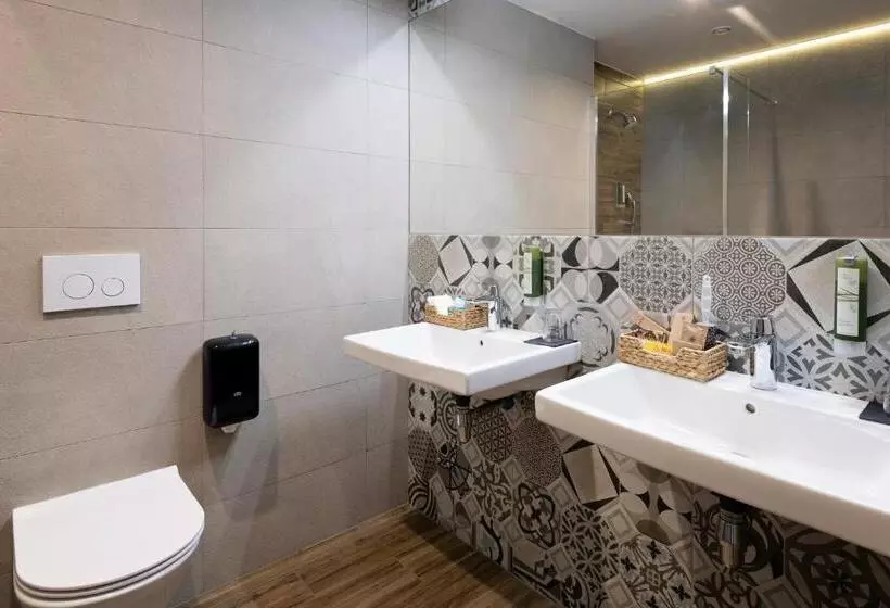 Ilkus Hotel & Restaurant