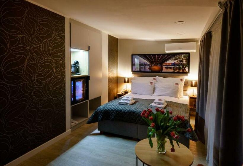 Kamienica No 111a Warsaw Airport